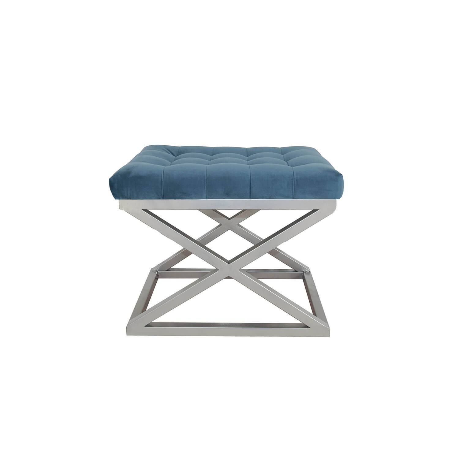 Taburete Ulad de metal plateado y terciopelo azul, asiento tapizado
