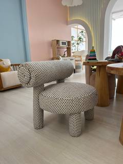 Rolino kinder design poef D39cm Massief hout en bouclette stof Zwart en wit polka dot patroon