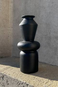 Vaso di design in ceramica nera Elysie