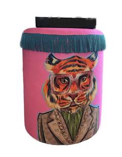 Puff de diseño Nemis D60cm Lino Diseño tigre en traje rosa y azul