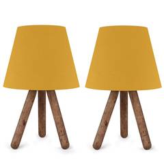 Set van 2 gele scandinavische tafellampen in Lino stijl met houten driepoot