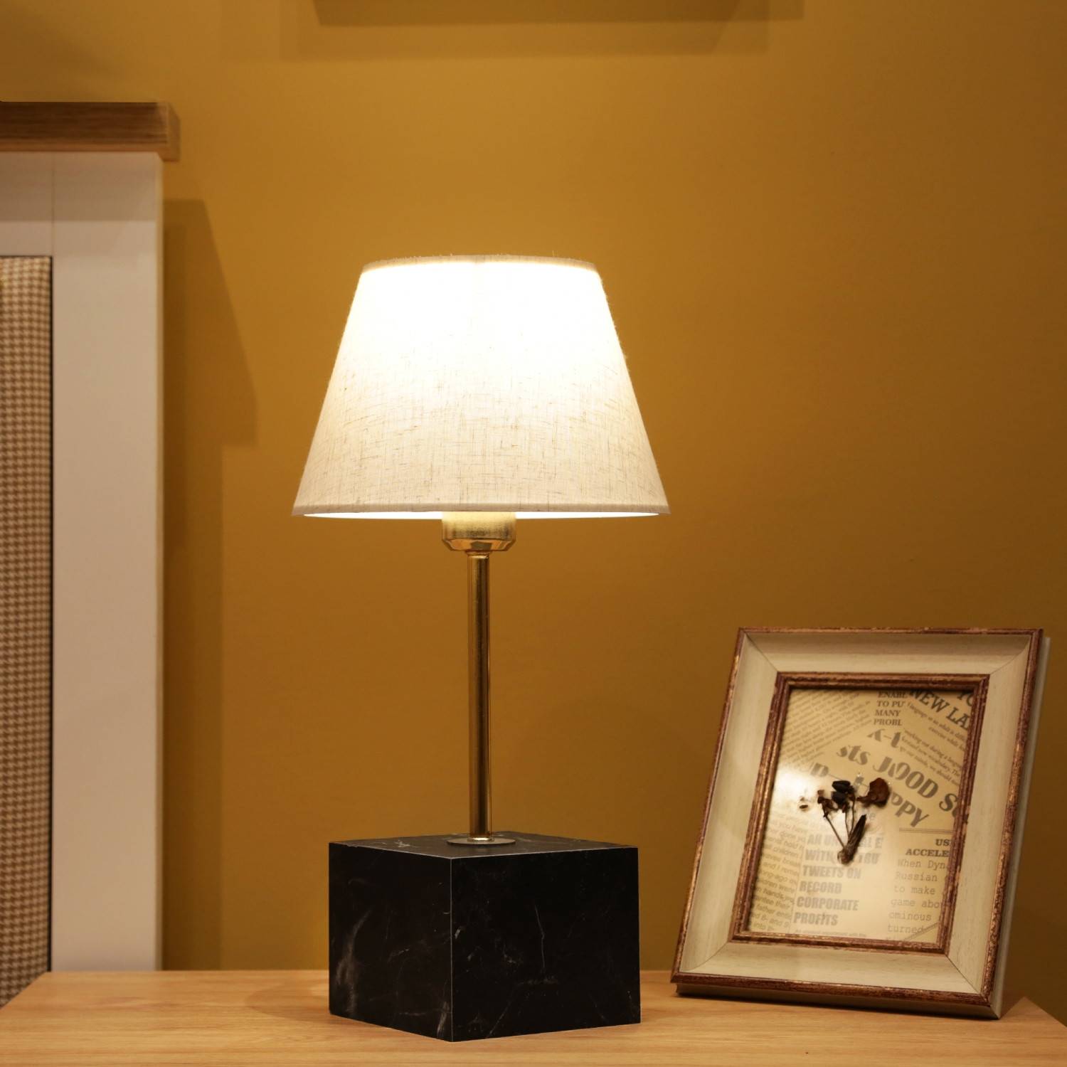 Tafellamp Dhrasu H43cm Zwart marmer effect hout, Goud metaal en Beige stof