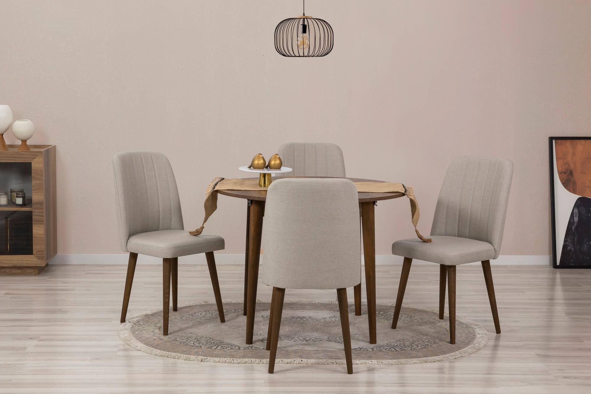 Set erweiterbarer runder Tisch und 4 Malva-Stühle, dunkles Holz und grauer Stoff.