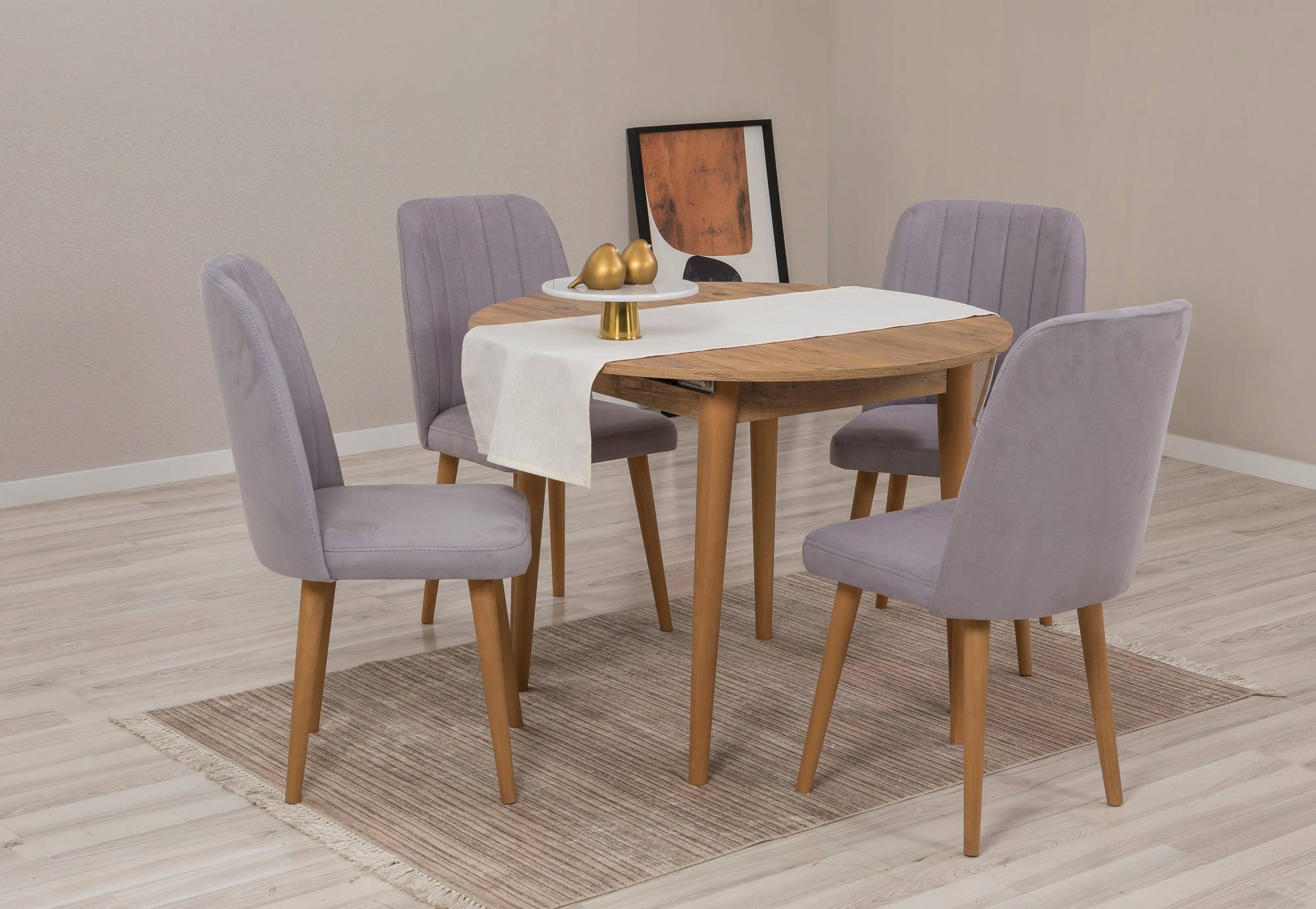 Juego de mesa redonda extensible y 4 sillas Malva madera clara y tela gris claro.