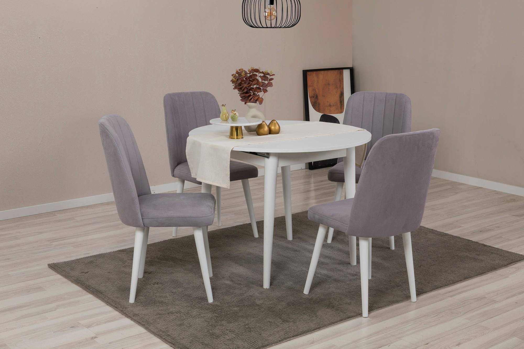 Juego de mesa redonda extensible y 4 sillas Malva de madera blanca y tela gris claro.