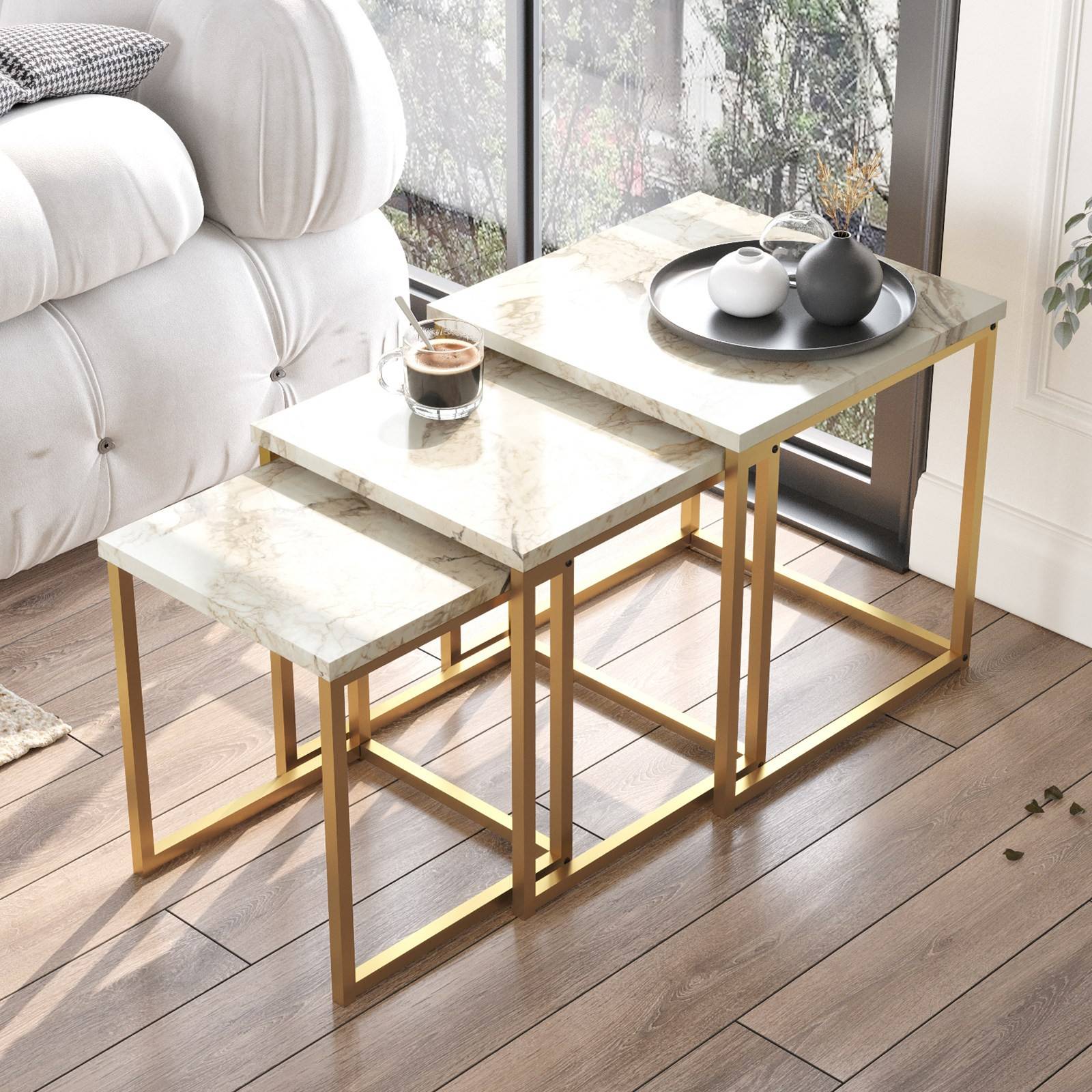 Set di 3 tavolini Daria in metallo dorato e legno effetto marmo bianco