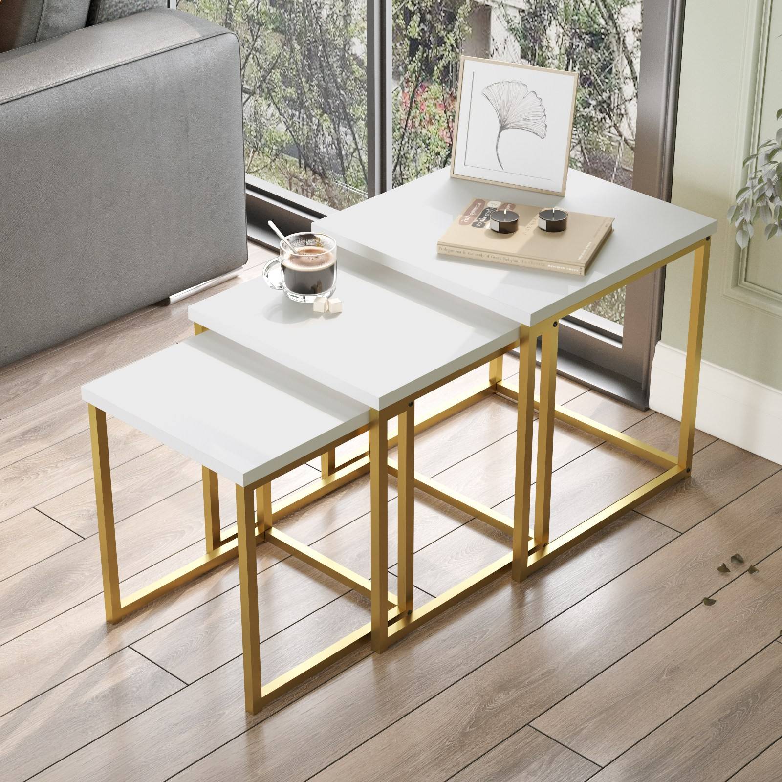 Set di 3 tavolini Daria in metallo dorato e legno bianco