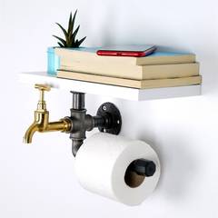 Lawe wit hout en zwart-gouden metalen toiletrolhouder met kraan