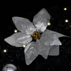 Kerstslinger Denise 2,7m Zwart bloem Wit met LED