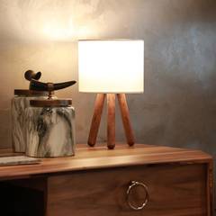 Lámpara de mesa escandinava Zelroy Trípode de madera con pantalla blanca