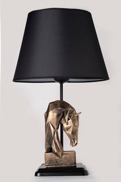 Lámpara de mesa cabeza de caballo geométrica Replica D24xH50cm Tela negra y metal dorado antiguo