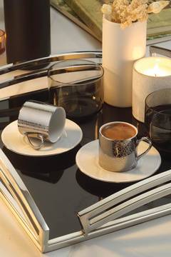Set di 2 tazze e piattini da caffè in porcellana Mahala da 100 ml con motivo craquelé bianco e argento
