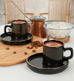 Set mit 2 Kaffeetassen und Untertassen Trabzon 95 ml Keramik mit geometrischem Muster in Schwarz und Gold