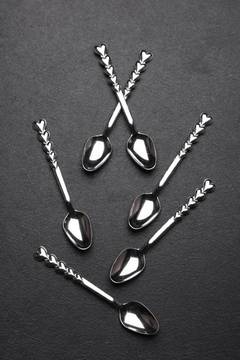 Set di 6 cucchiai Besbre in acciaio inox con design a cuore in argento
