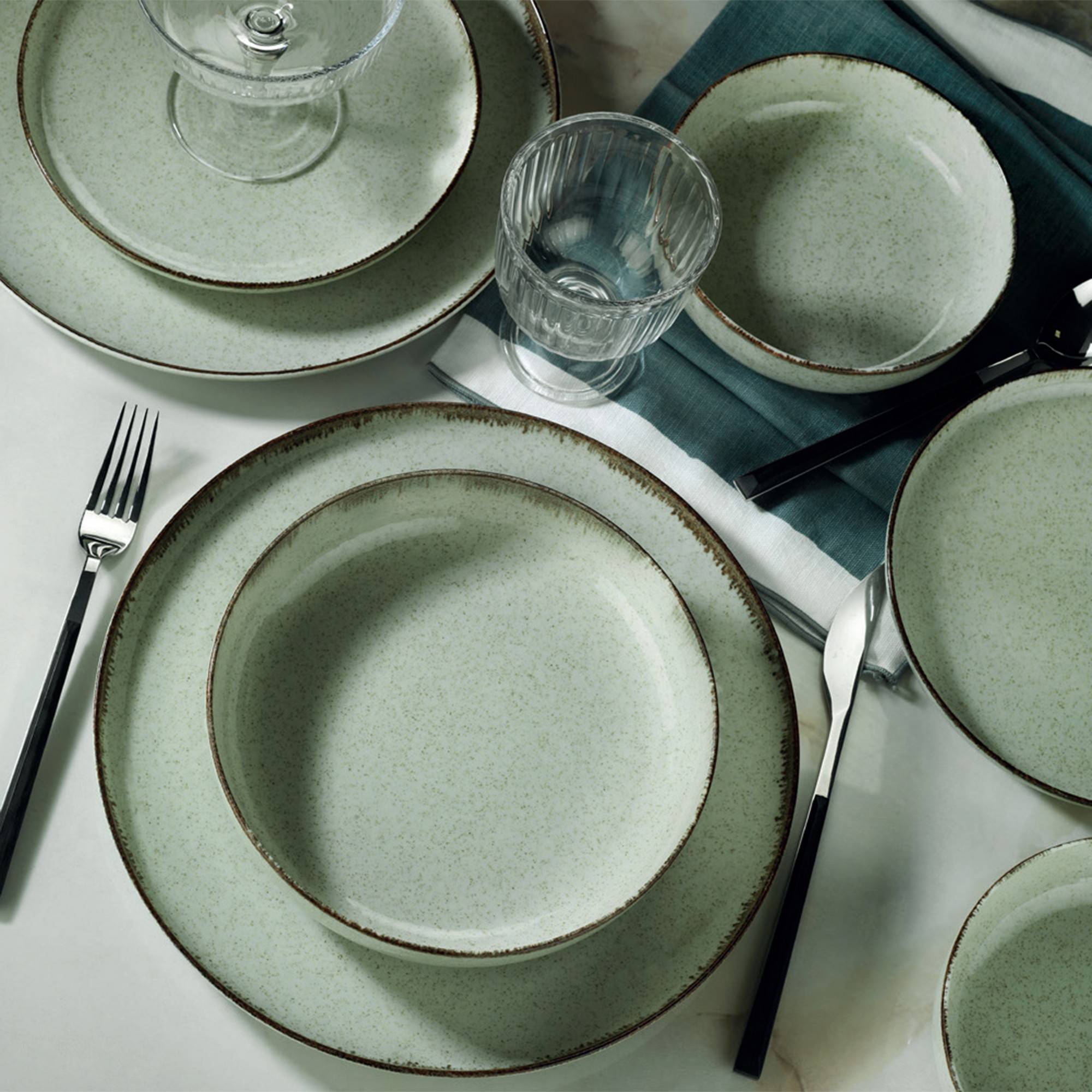 Service De Table - Assiettes Plates 4 Pcs Vaisselle Porcelaine Couleur Vert  Personnes Services Complets - Cdiscount Maison