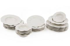 Murrina 24-piece dinner service set Porcellana con sfondo bianco e bordo piegato con scala