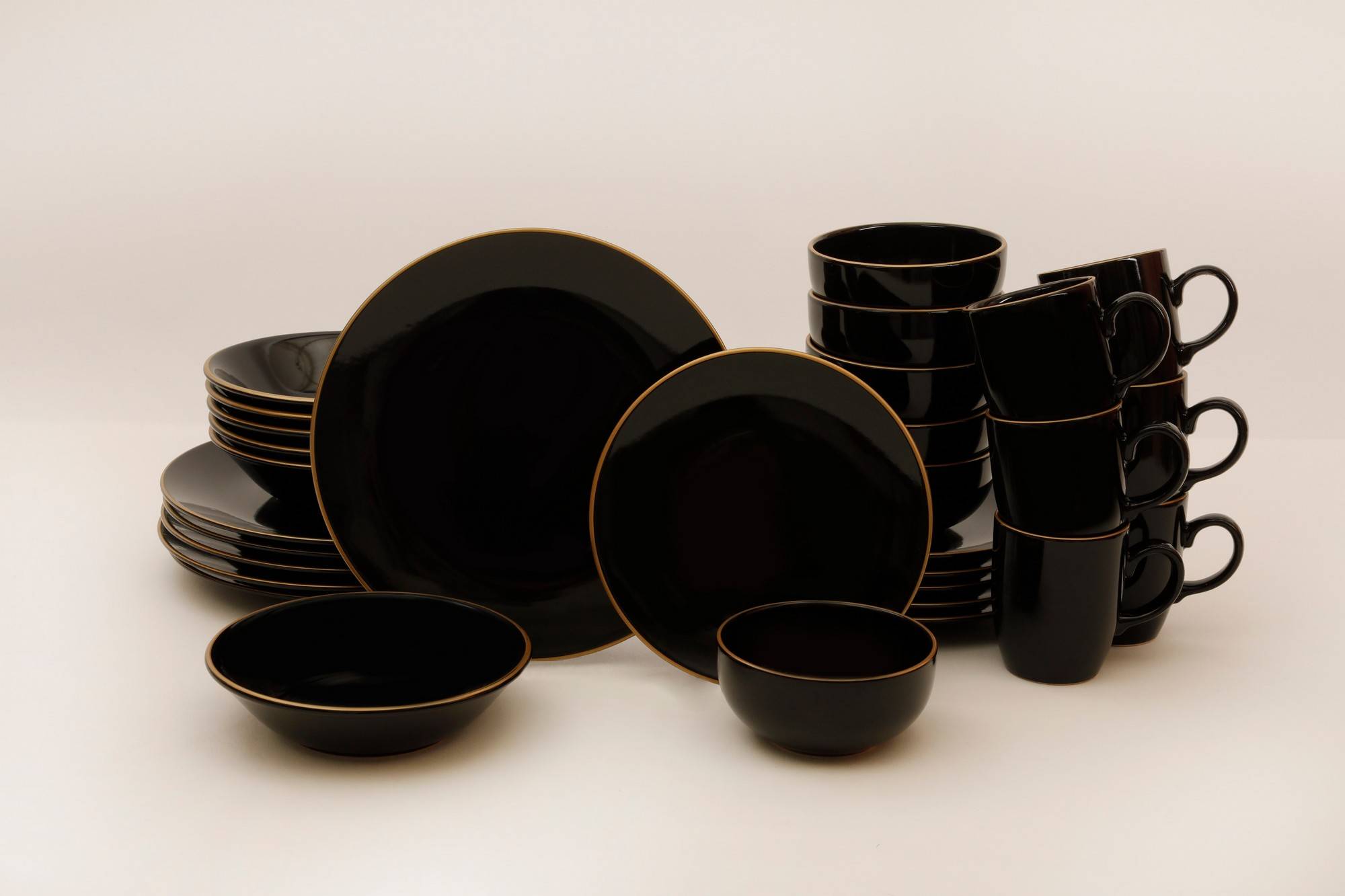 Service de table 16 pièces en céramique noir TABO