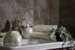Set di accessori da bagno 4 pezzi Sedefino in poliresina effetto marmo Beige