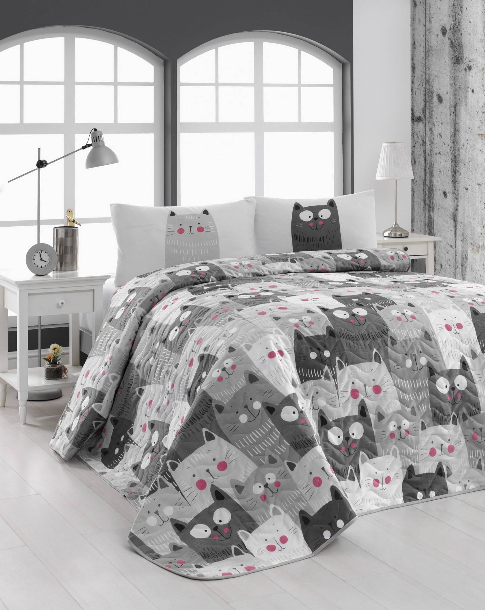 Set van sprei 220x240cm en 2 kussenslopen 60x60cm Nakoma Fabric Cats Pattern Grey, white and black