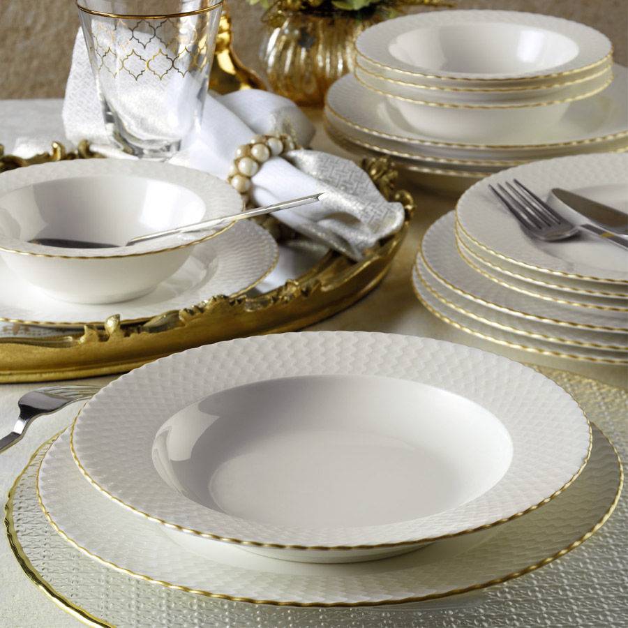 Servizio piatti bianchi con bordo oro - Arredamento e Casalinghi In vendita  a Venezia