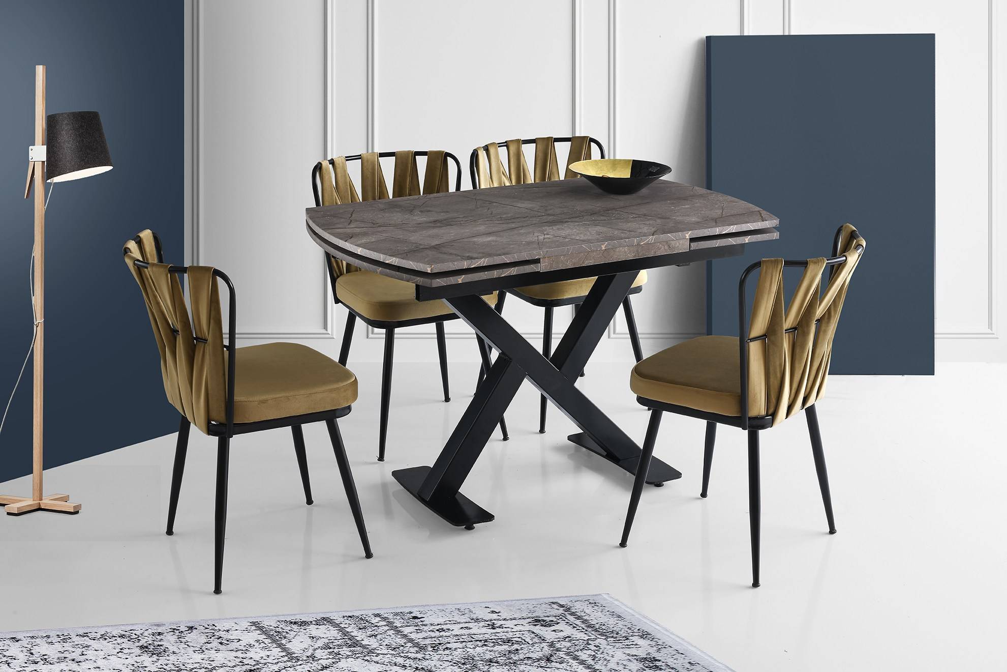 Tavolo da pranzo allungabile Barse in metallo nero e legno effetto marmo marrone