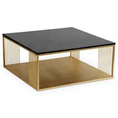 Vierkante salontafel van zwart marmer en goudkleurig metaal