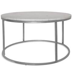 Tavolino Manitou in metallo argentato e marmo bianco