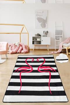Arezki 140x190cm Fluwelen tapijt met zwarte en witte strepen en roze flamingo silhouet