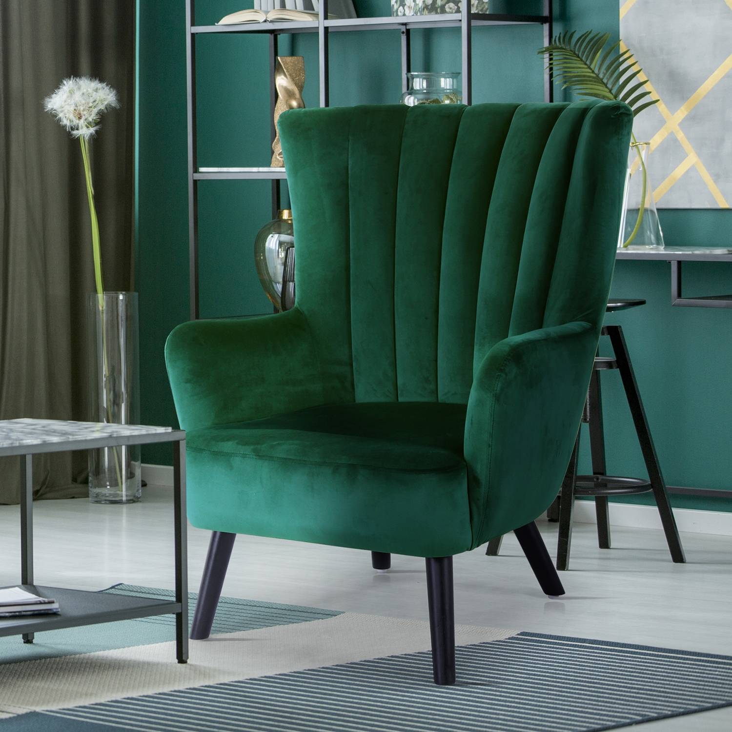 expositie zak Gemoedsrust Scandinavische Vidal fauteuil in groen fluweel