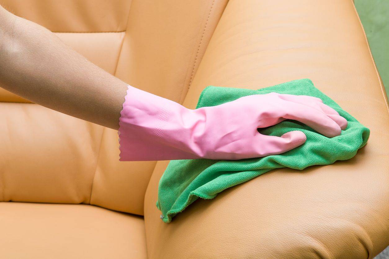 Come prendersi cura di un divano in pelle?