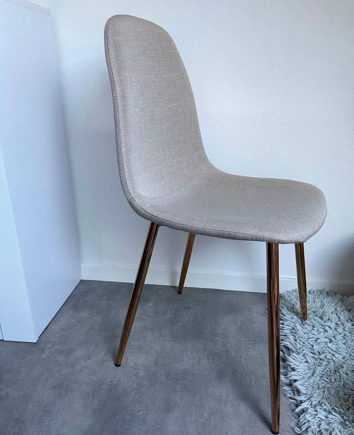 Sedia di design scandinava con piedi ARUM piedi di colore naturale